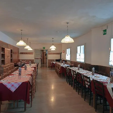 מלון Mezzaluna 3*